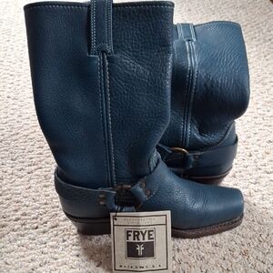 NEW not Worn FRYE boots Size 7.5M Soft Leather USA In Box Navy/teal Blue